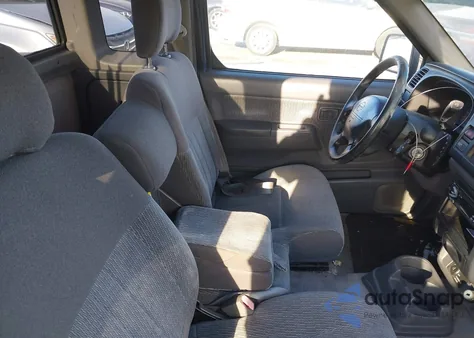 2000 Nissan Frontier Xe из США, поврежденный, VIN 1N6DD26S9YC428084